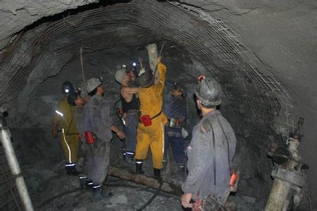 雷鸣镇工程爆破中的危险因素分析以及应对工程爆破危险的措施